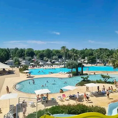 Holiday home Pres De Avec Piscine Partagee