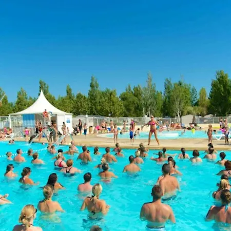 Pres De Avec Piscine Partagee Vias