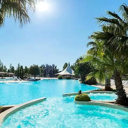 Pres De Avec Piscine Partagee Holiday home *