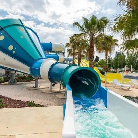 Pres De Avec Piscine Partagee Tatil Evi Vias