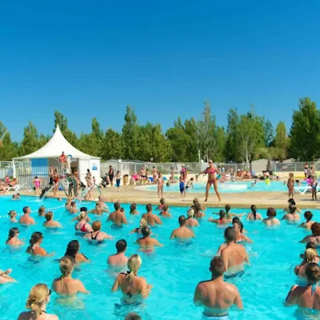 Pres De Avec Piscine Partagee Vias