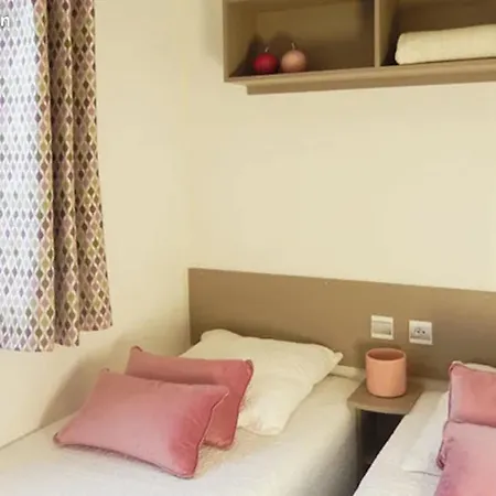 Tatil Evi Pres De Avec Piscine Partagee *