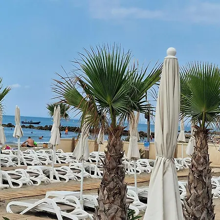 Pres De Avec Piscine Partagee فيا