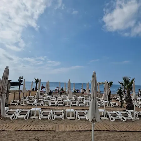 Pres De Avec Piscine Partagee Nyaraló Vias