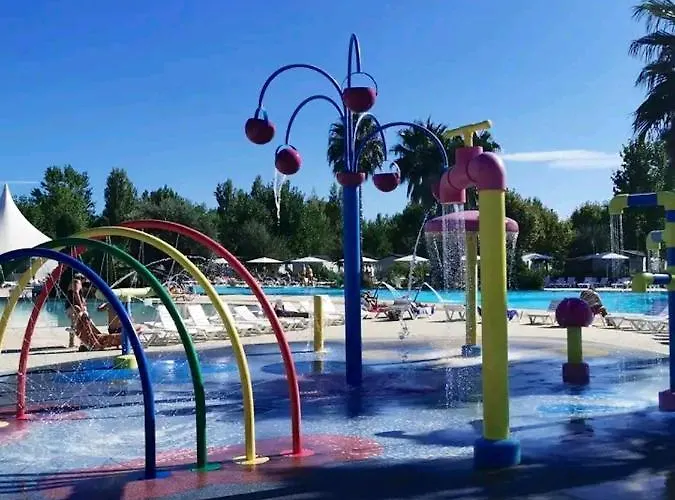 Près De Avec Piscine Partagée
