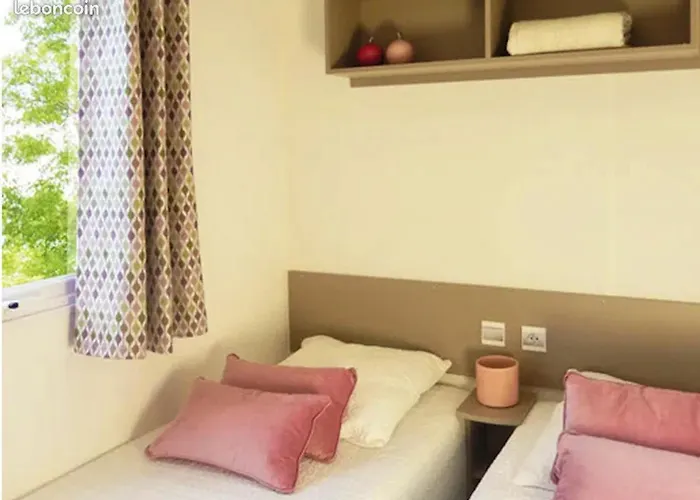 Près De Avec Piscine Partagée Vias