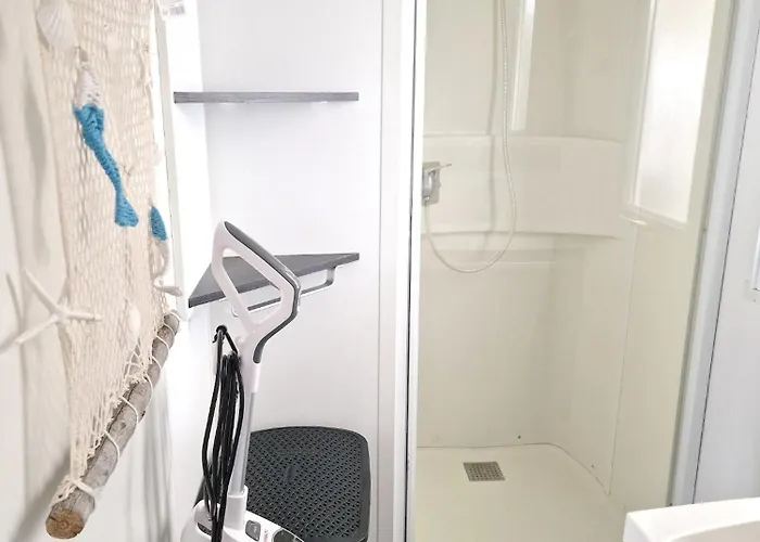 Près De Avec Piscine Partagée Vias