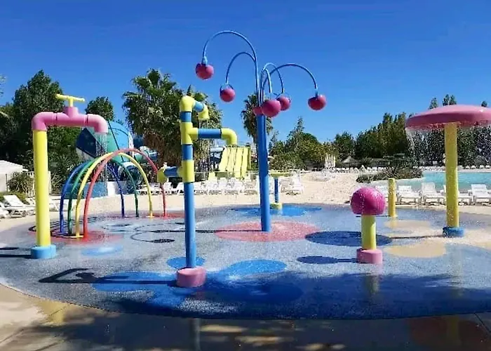 Près De Avec Piscine Partagée